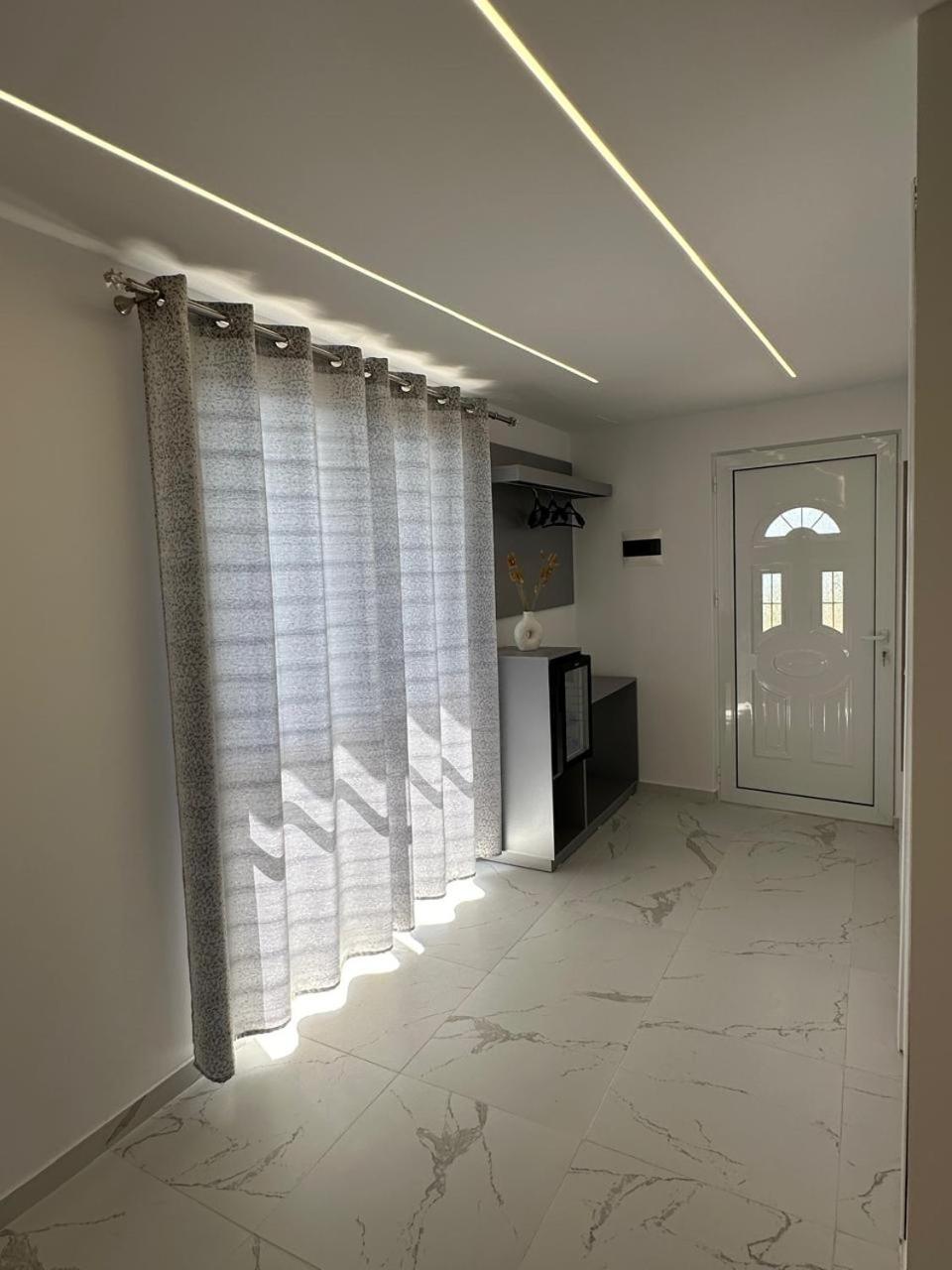 Marios Rooms Radhimë Esterno foto