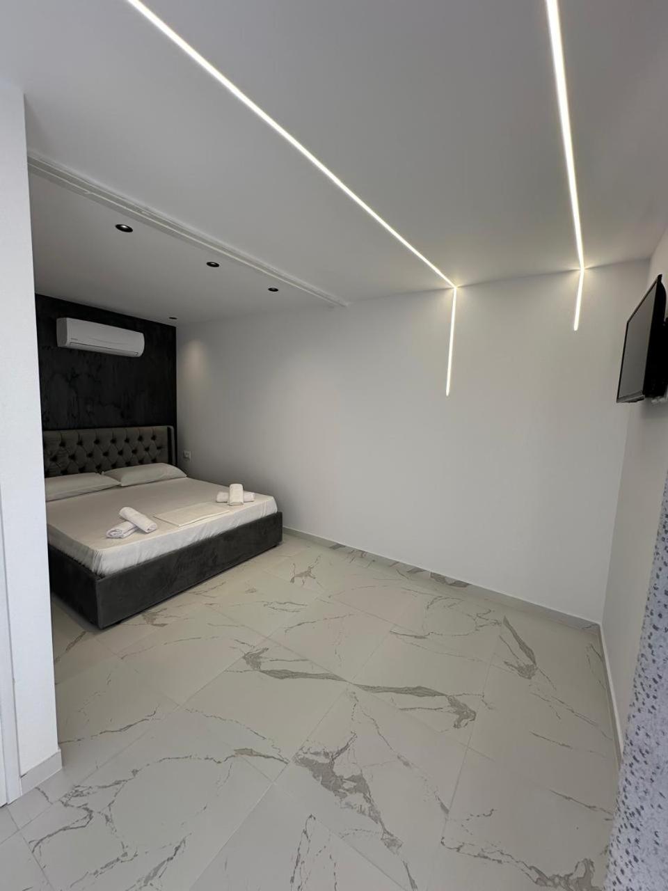 Marios Rooms Radhimë Esterno foto