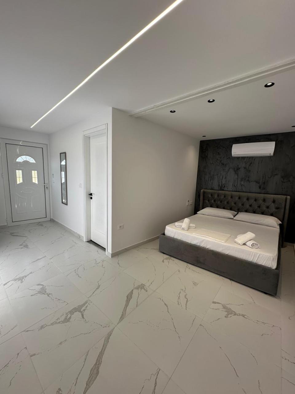 Marios Rooms Radhimë Esterno foto