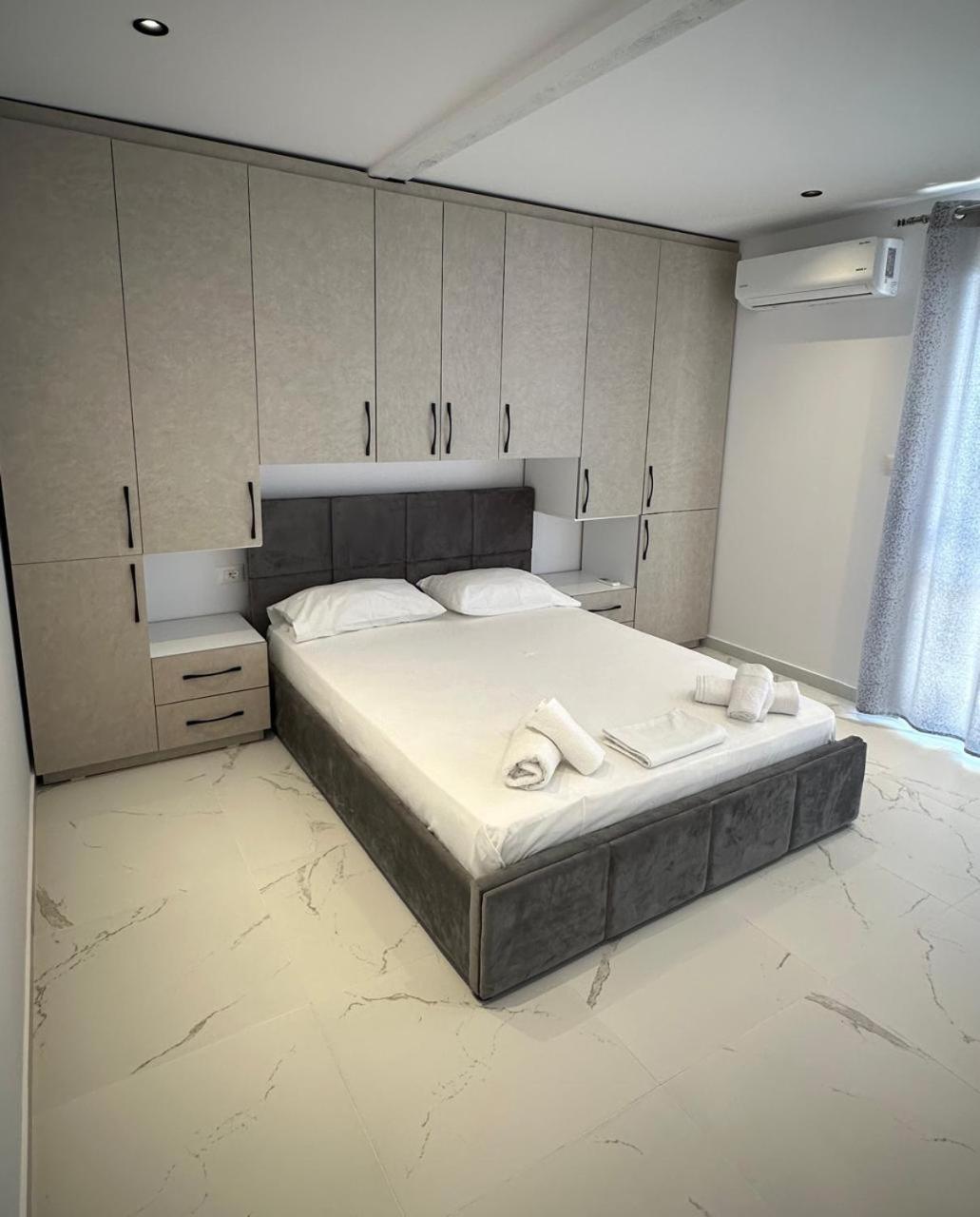 Marios Rooms Radhimë Esterno foto