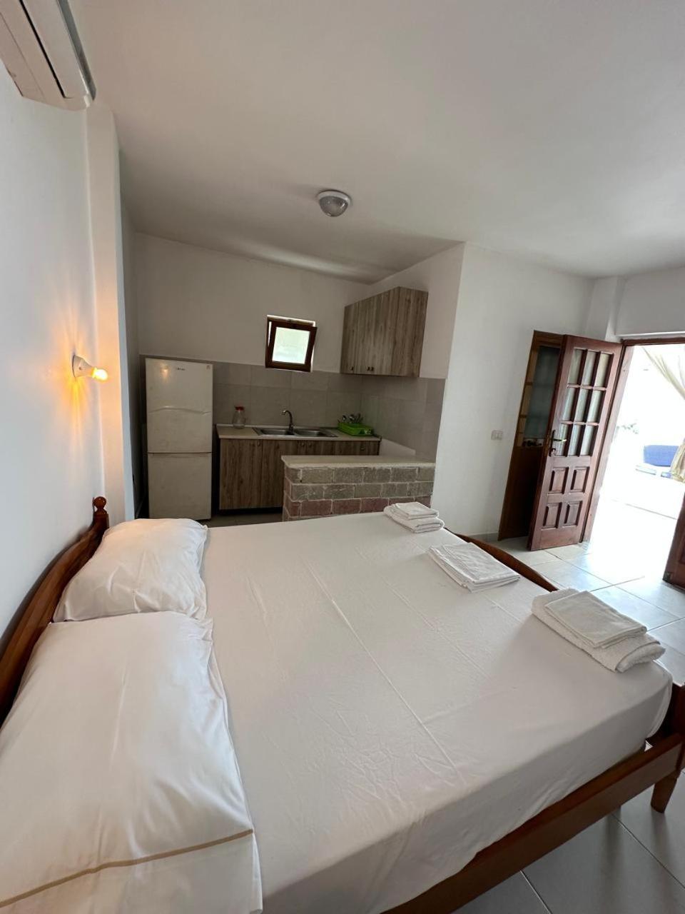 Marios Rooms Radhimë Esterno foto