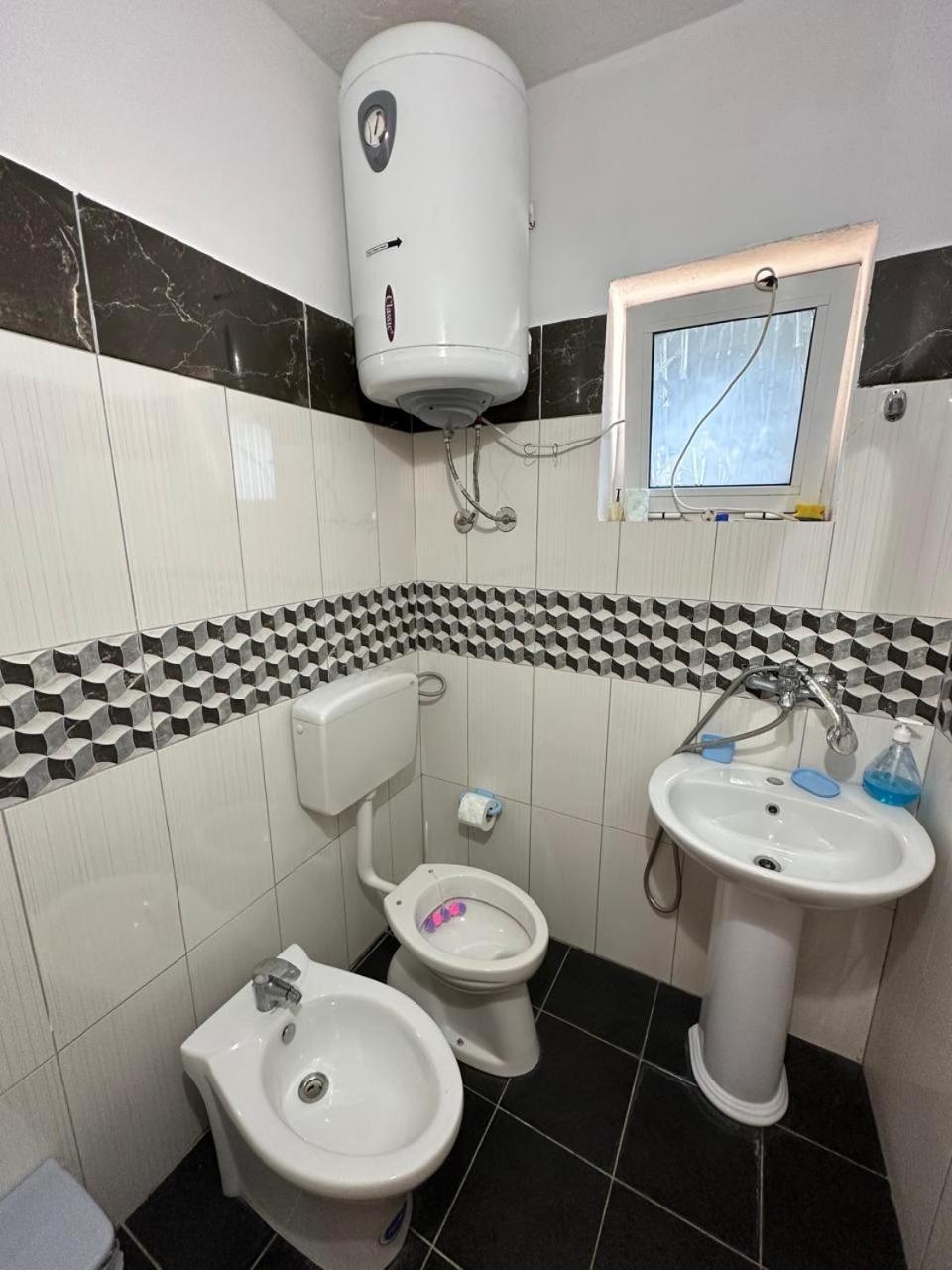 Marios Rooms Radhimë Esterno foto