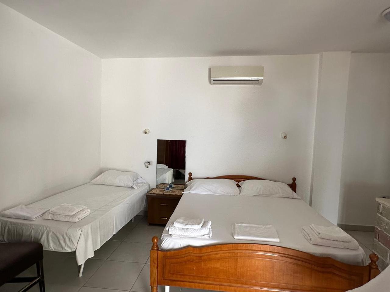 Marios Rooms Radhimë Esterno foto