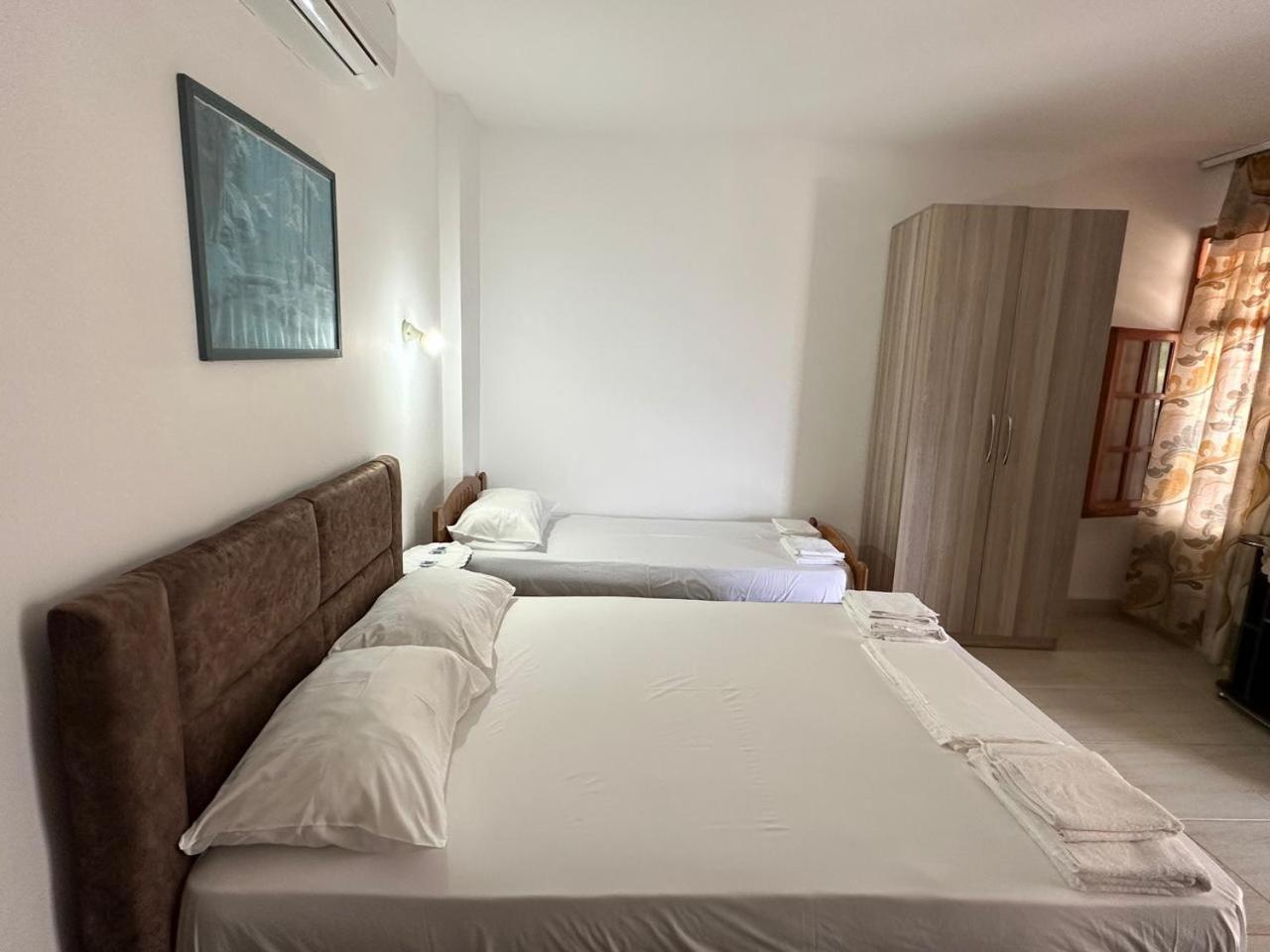 Marios Rooms Radhimë Esterno foto